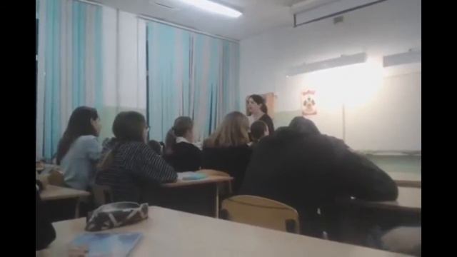 В краснодарской школе дети поют песню «Дядя Вова, мы с тобой» смотреть онлайн
