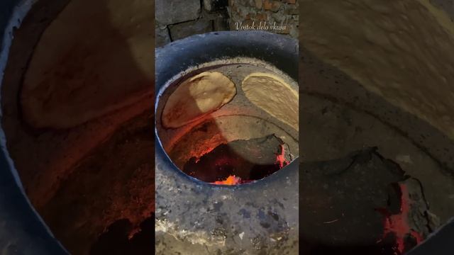 My mother is not afraid of Siberian frosts❄️At -30 degrees we bake tortillas in a tandoor! смотреть онлайн