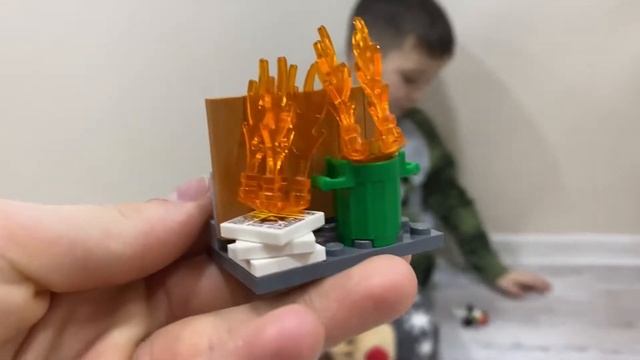 РАСПАКОВКА набора Лего сити пожарные Испытатель игрушек Лео смотреть онлайн