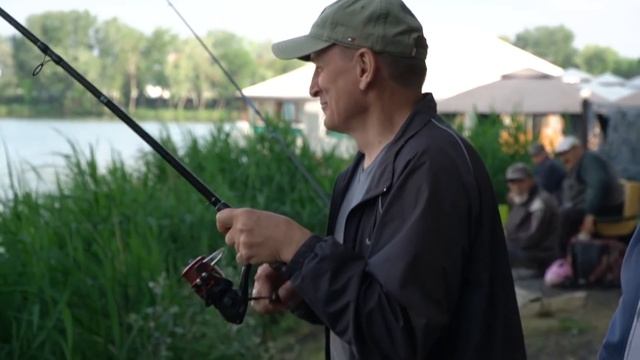 Дядя Фёдор ловит толстолобика на технопланктон! Невероятная городская рыбалка!!! смотреть онлайн
