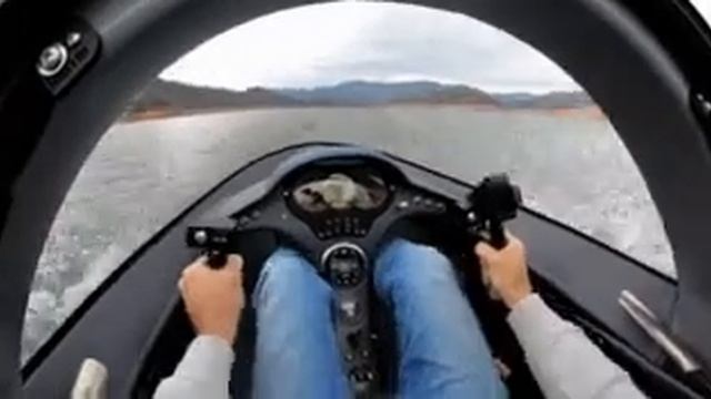 Подводный гидроцикл Seabreacher, выглядит и передвигается в точности как дельфин. смотреть онлайн