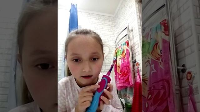 Чищу зубы электрической зубной щеткой смотреть онлайн