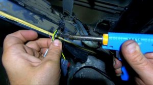 Ремонт концевика двери с помощью магнита Ford Fiesta / Fusion