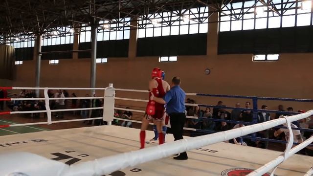Глухов Артем красный (Варяг) Бреус Роман Версус синий. Тайский Бокс смотреть онлайн