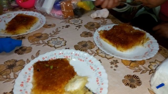 Арабское блюдо -кнафе - как наш сладкий сыр - и наша елка - наши питомцы смотреть онлайн