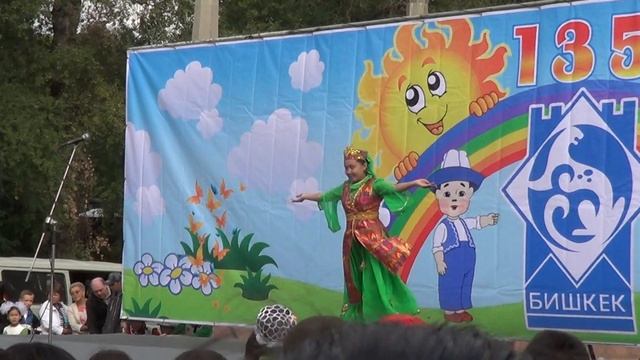 Таберик: Кыргызский танец "Түшүмдө" и узбекский танец "Бахор" (День города, Бишкеку 135 лет) смотреть онлайн