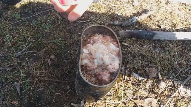 ПРИГОТОВИЛИ ГРЕЧКУ С ТУШЕНКОЙ НА КОСТРЕ У РЕКИ | ПВД смотреть онлайн