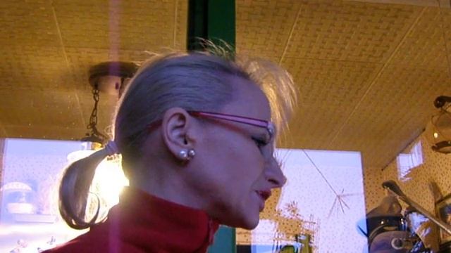 стих Осенний сад,читает Елена Уваровит смотреть онлайн