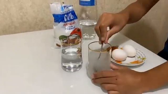 ЗАСТАВЬ ЯЙЦО ПЛАВАТЬ! смотреть онлайн