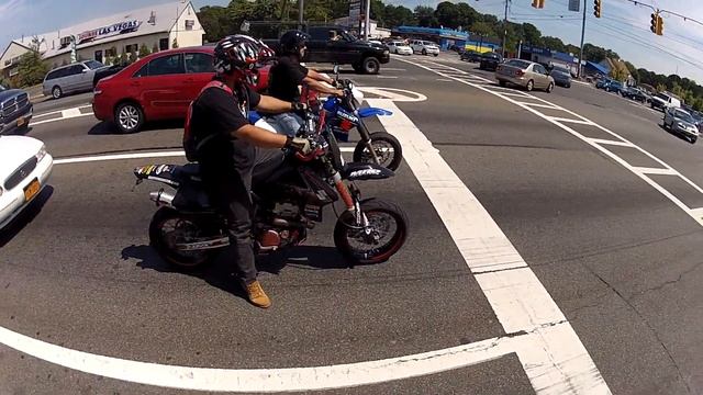 DRZ 440sm vs DRZ400 смотреть онлайн