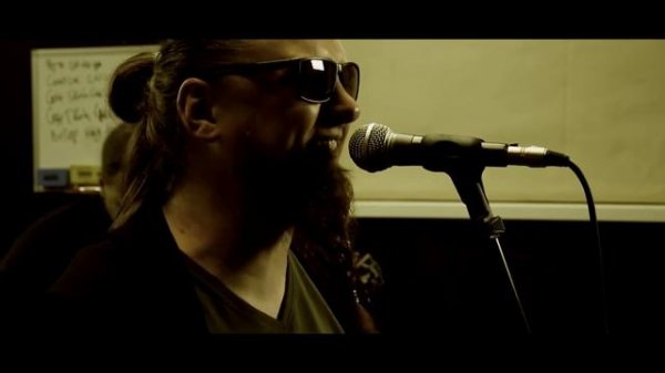 Питоны - Человек с зонтом (official video)