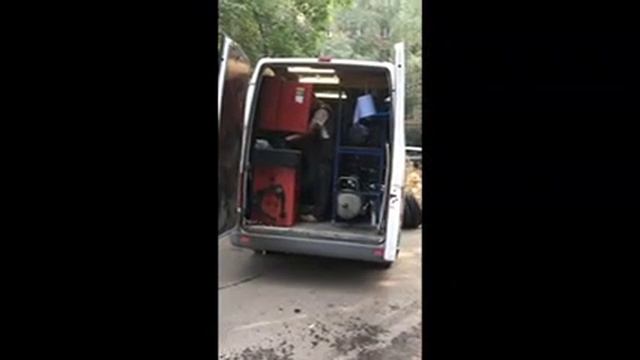Смена комплекта прикипевших колес с балансировкой в выездном шиномонтаже. смотреть онлайн