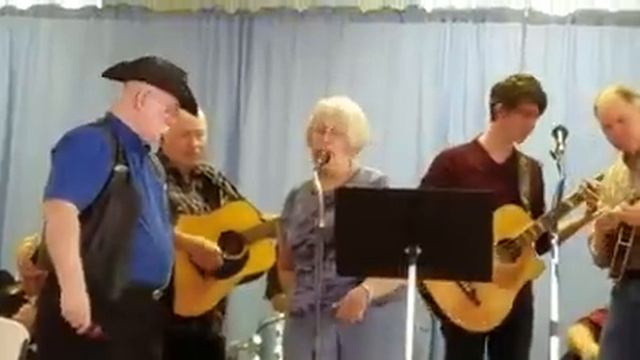 Laura Madigan, Bob Madigan, Mike Nicol, Micah Nicol, Terry Wooley - Rolling In My Sweet Baby's Arms смотреть онлайн