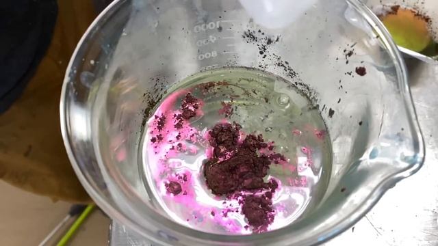 MIXING Glow in the Dark & Colored Pearls | Does it Work? смотреть онлайн