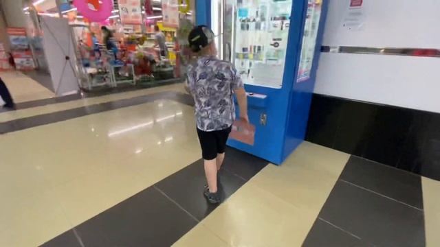 VLOG ? ОСТОРОЖНЕЕ С ПОДАРКОМ? СЛОМАЛАСЬ ПЛИТКА☹️ ЕДЕМ ЗА ПОКУПКАМИ смотреть онлайн