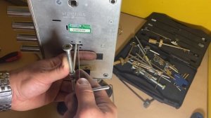 Вскрытие сувальдного замка Mottura.Lockpicking Mottura. Москва и Подмосковье..+79161483868