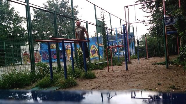 Отжимания на брусьях (Dips) 30 раз смотреть онлайн