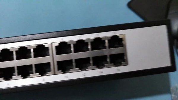 D-LINK DES-1016D 16-Port Fast Ethernet Unmanaged Desktop Switch
