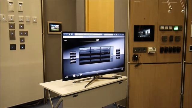 JUNG eNet + Smart TV (русский язык) смотреть онлайн