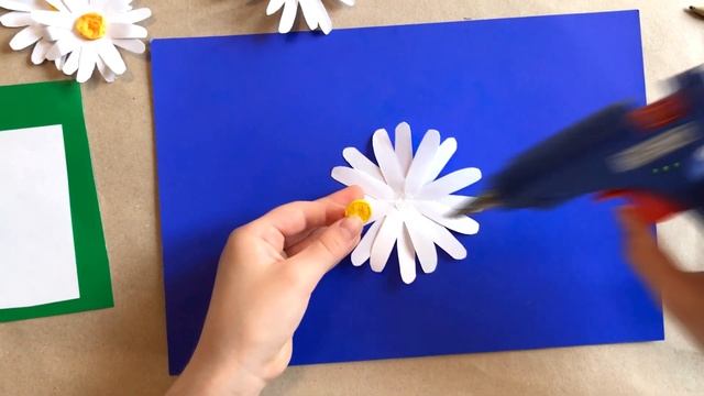 ОТКРЫТКА Ромашки из бумаги/ Подарок МАМЕ ЦВЕТЫ своими руками Beautiful Handmade Birthday card.Эмили смотреть онлайн