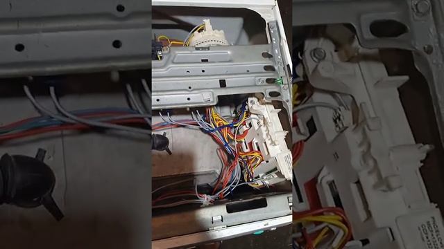 Zanussi AQUACYCLE 1000 моргают все индикаторы, что делать...