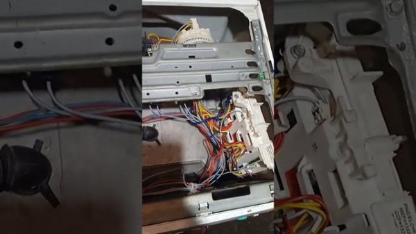 Zanussi AQUACYCLE 1000 моргают все индикаторы, что делать...