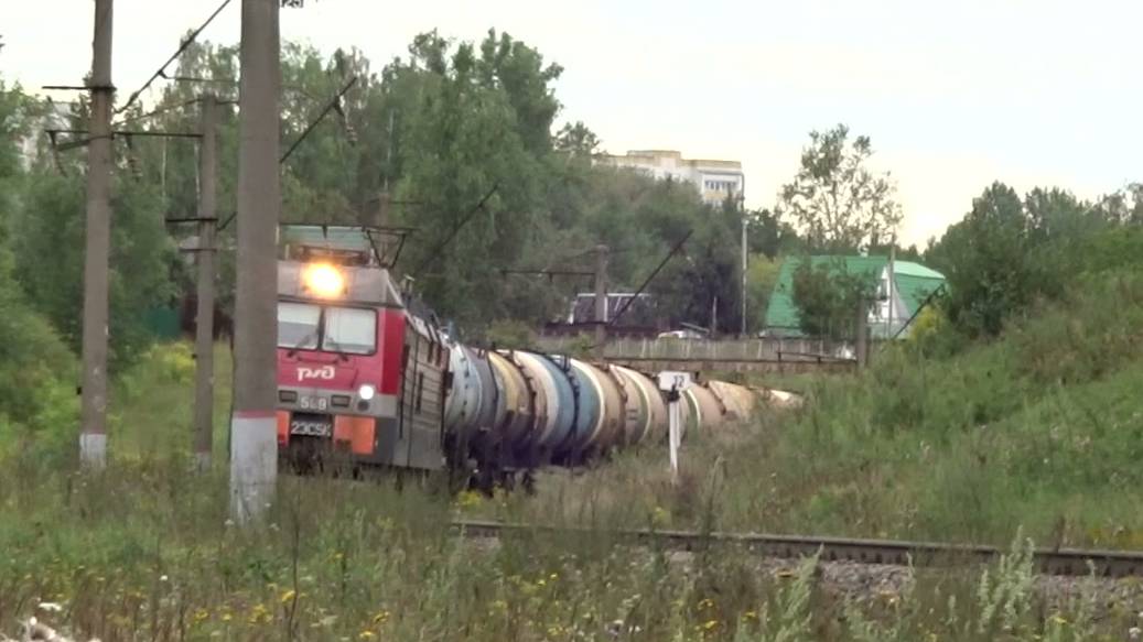 Электровоз 2ЭС5К-509 с грузовым поездом следует по перегону Зелецино - Кстово смотреть онлайн