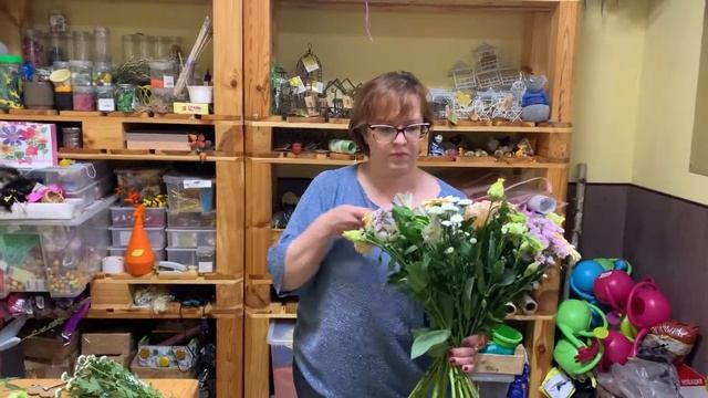 Женщины помнят подаренные цветы. И это окрыляет... смотреть онлайн