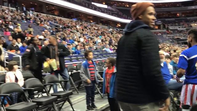 When You're Late to a Globetrotters Game смотреть онлайн