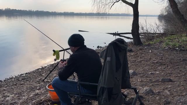 Рыбалка Киев Жуков остров Клёв плотвы в апреле