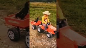 По полям по полям.