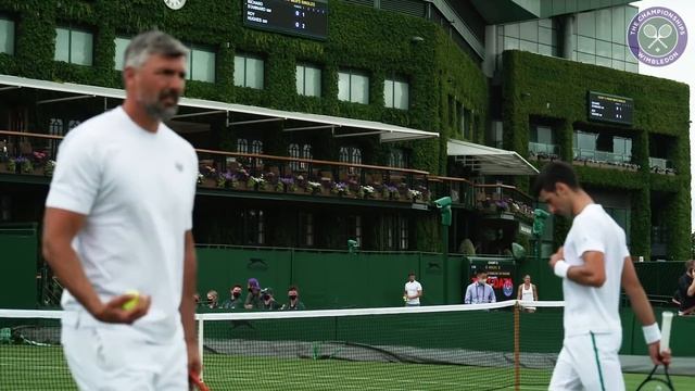 Novak Djokovic Practises Ahead Of Title Defence | Wimbledon 2021 смотреть онлайн