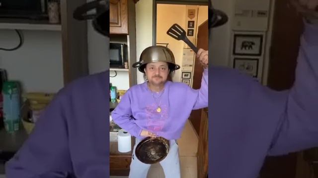 Кастрюлеголовый радуется возвращению Артемовска под контроль России! смотреть онлайн