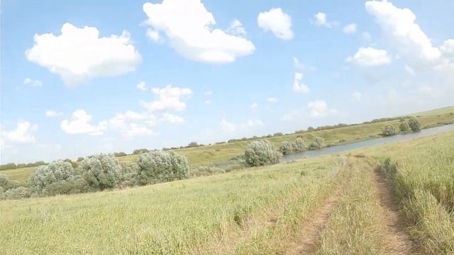 Тестировал резину покрышки на дорожное мотоцикле в условиях полей щебенки. канал блог Никита велики смотреть онлайн