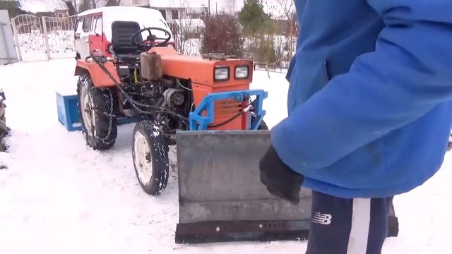Китаец против снега! Сделал ПОВОРОТНЫЙ отвал для минитрактора смотреть онлайн
