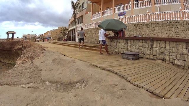 El Medano Tenerife Spain: Tour of beach and resort смотреть онлайн