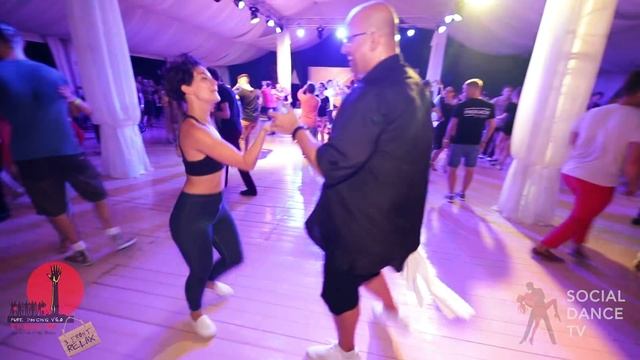 Super Mario & Svetlana - Salsa social dancing at the 2018 The Third Front Salsa Festival смотреть онлайн