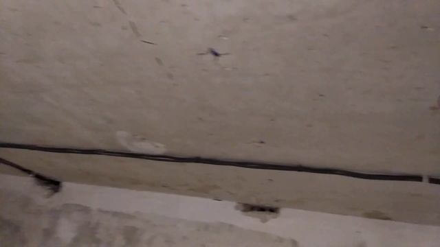Как крепить провода без гофры к потолку смотреть онлайн