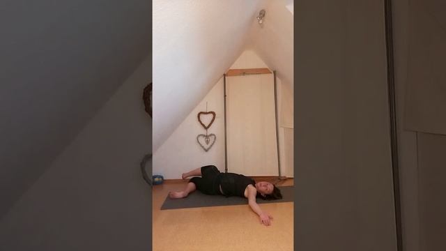 Pilates für mobile Wirbelsäule,. am Schluss schön dehnen... смотреть онлайн