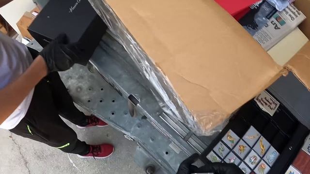 Аукцион Контейнеров В США! Вы Не Поверите Сколько Мы Заработали С ЭТОГО ЮНИТА! PRADA Versace D&K смотреть онлайн
