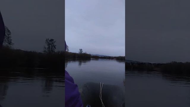 На лодке по реке Уда смотреть онлайн
