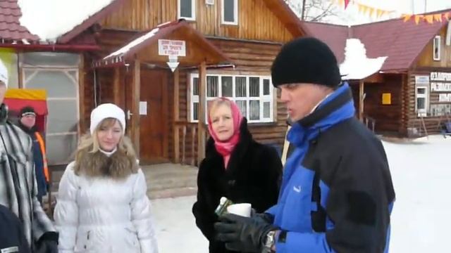 Саша, Юля, Крис и Люда, я и Лена у кафе. Могилёв Печерск. смотреть онлайн