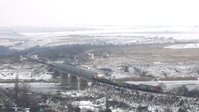 Тепловоз 2ТЭ116У-0240 с грузовым поездом