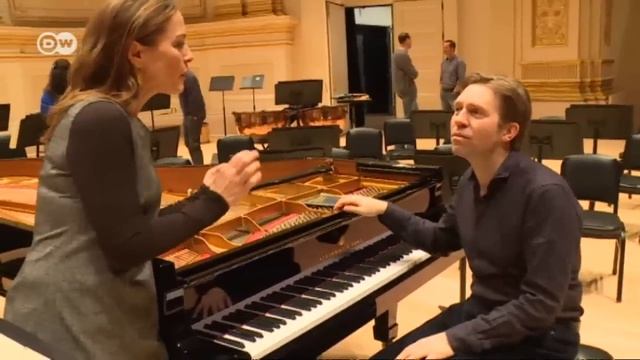 The famous New York Carnegie Hall | with Sarah Willis смотреть онлайн