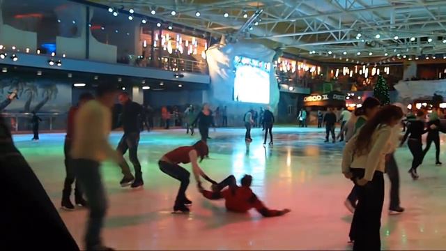 Ледовый каток "Фунтура" Донецк / The ice rink in Donetsk смотреть онлайн
