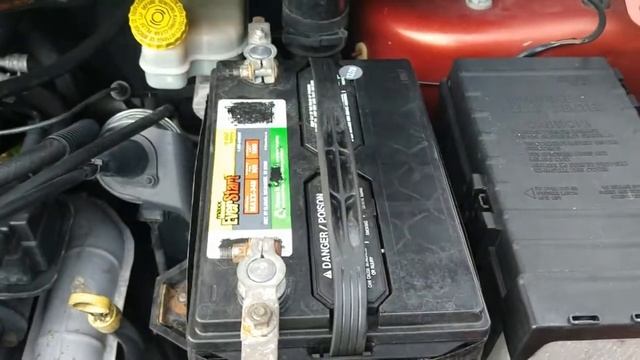 Como desconectar y conectar la bateria de un automovil смотреть онлайн