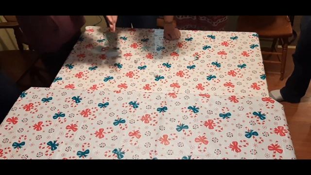 How Do We Play the Oven Mitt Christmas Game! смотреть онлайн