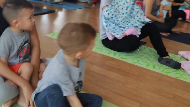 TFV x Pampers Yoga Event смотреть онлайн