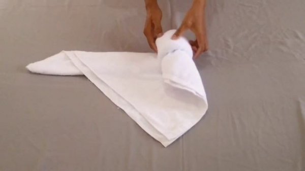 How to make a rose using towel | towel rose | towel folding | Bunga mawar dari handuk