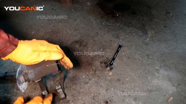 2007-2011 2.4L Toyota Camry Hybrid - Front Brake Pads and Rotor Replacement смотреть онлайн